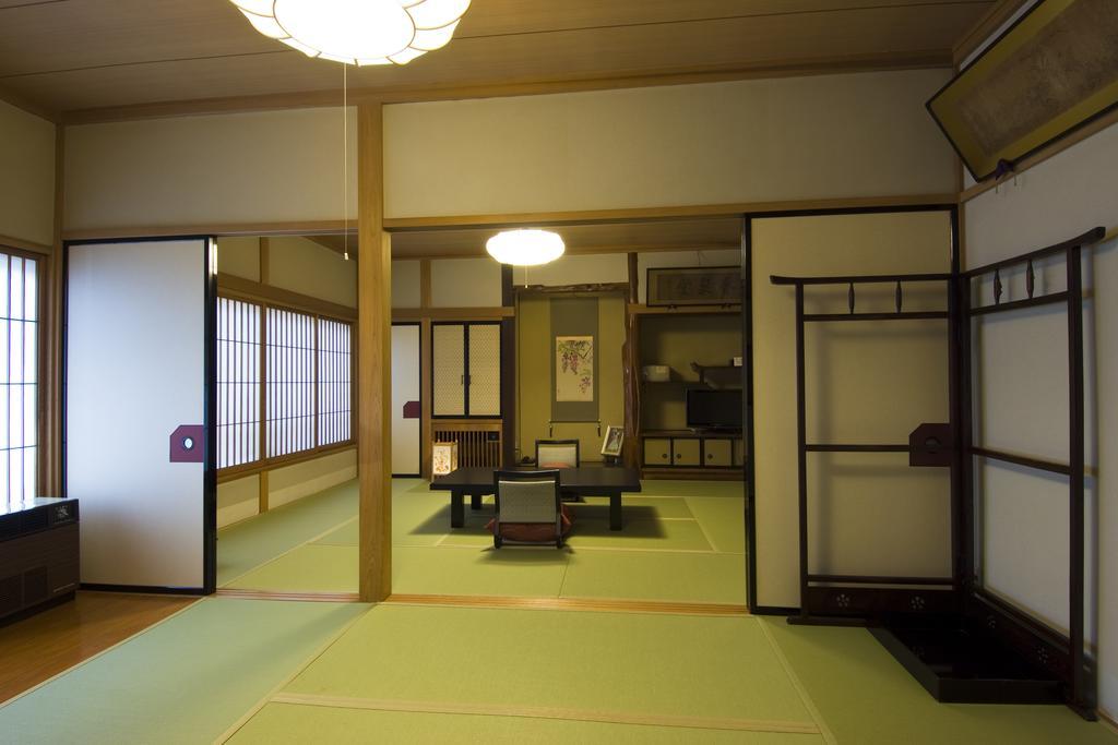 Ekinariya Ryokan Kusacu Pokoj fotografie